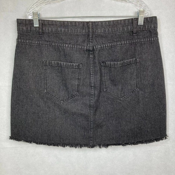 Mudpie Skirt Womens Sz L Black Denim Jean Button Front Frayed Hem Mini‎ - Picture 3 of 9